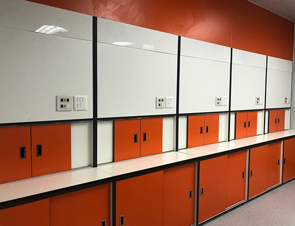 Caibinéid Laminate Dlúth